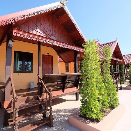 Amphoe Sawang Daen Din Prakaithong Hotel מראה חיצוני תמונה