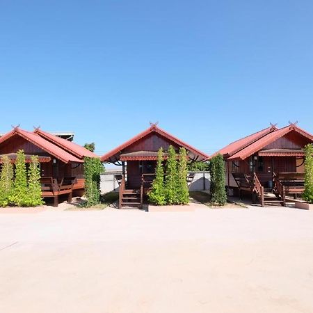 Amphoe Sawang Daen Din Prakaithong Hotel מראה חיצוני תמונה