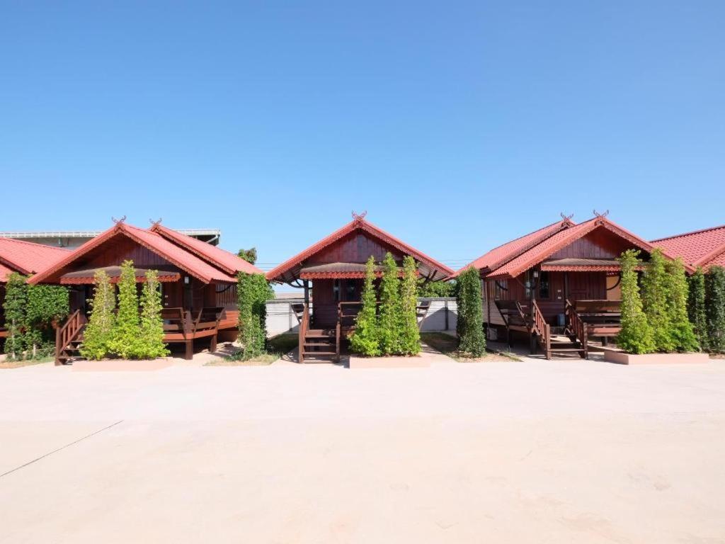 Amphoe Sawang Daen Din Prakaithong Hotel מראה חיצוני תמונה