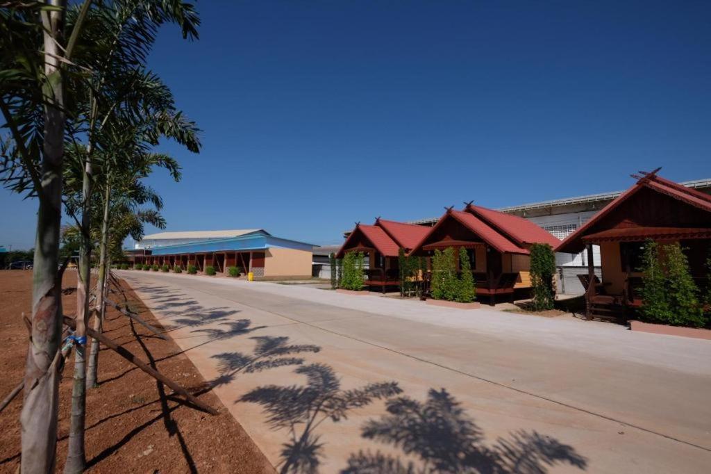 Amphoe Sawang Daen Din Prakaithong Hotel מראה חיצוני תמונה