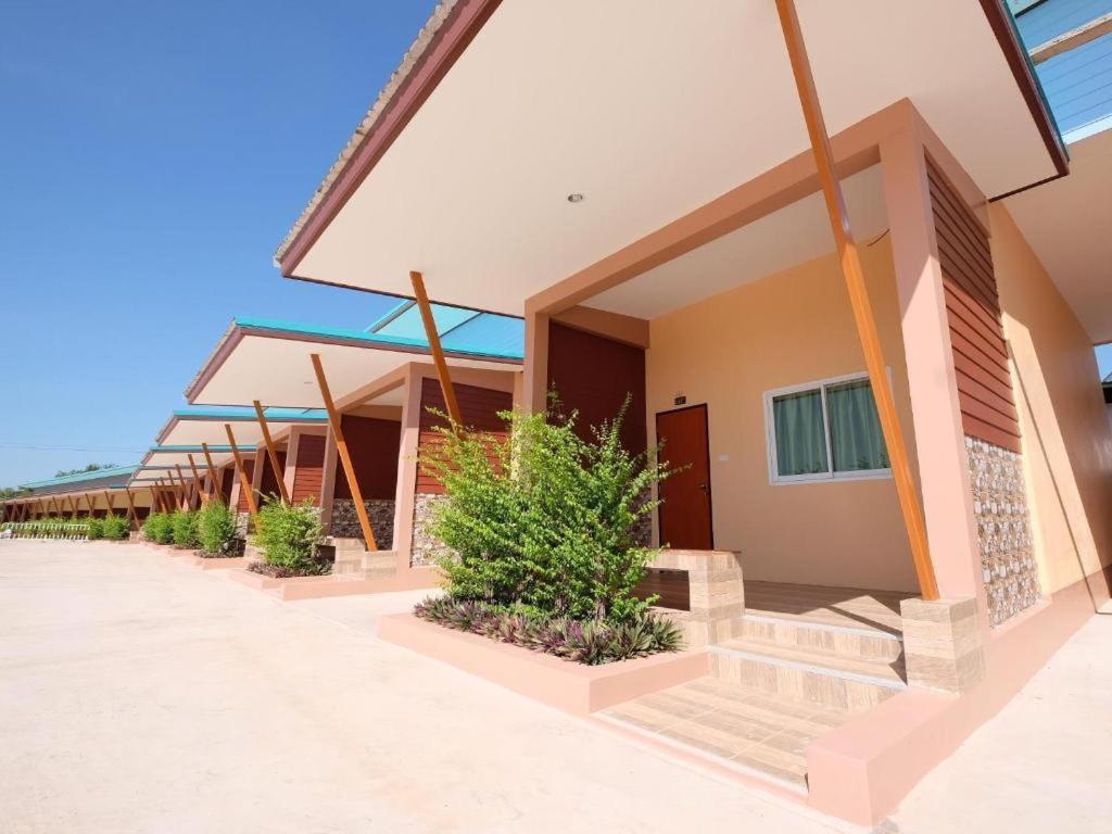 Amphoe Sawang Daen Din Prakaithong Hotel מראה חיצוני תמונה