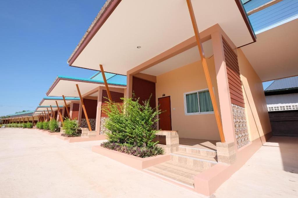 Amphoe Sawang Daen Din Prakaithong Hotel מראה חיצוני תמונה