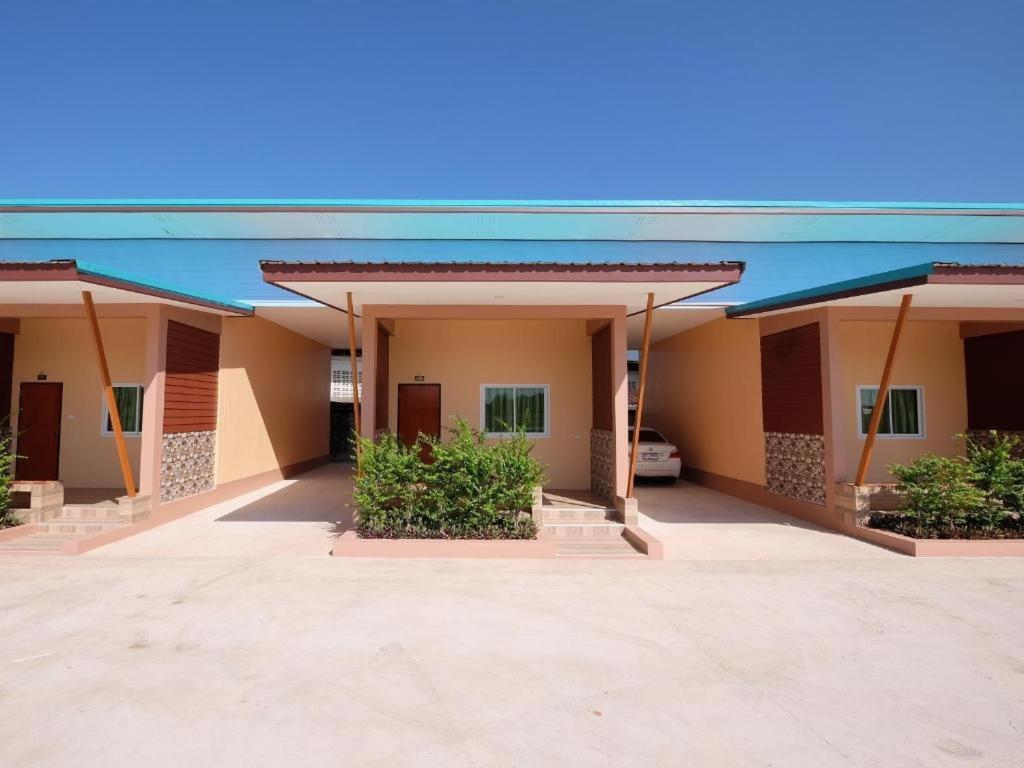Amphoe Sawang Daen Din Prakaithong Hotel מראה חיצוני תמונה