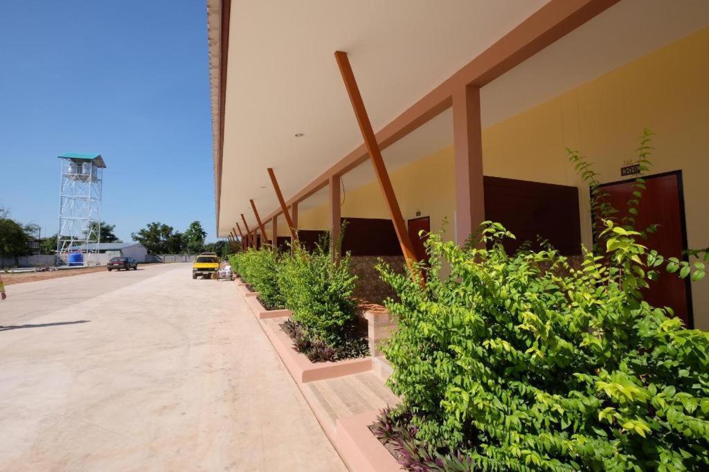 Amphoe Sawang Daen Din Prakaithong Hotel מראה חיצוני תמונה