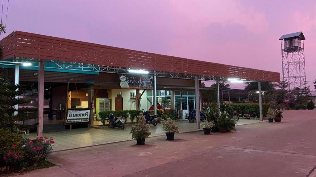 Amphoe Sawang Daen Din Prakaithong Hotel מראה חיצוני תמונה