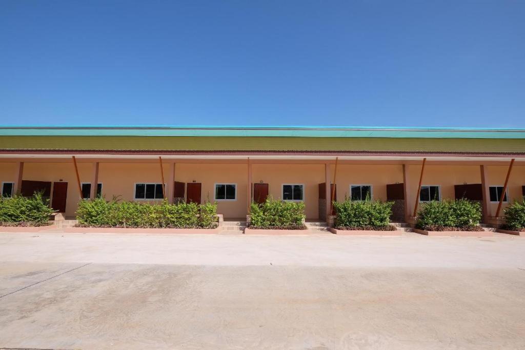 Amphoe Sawang Daen Din Prakaithong Hotel מראה חיצוני תמונה