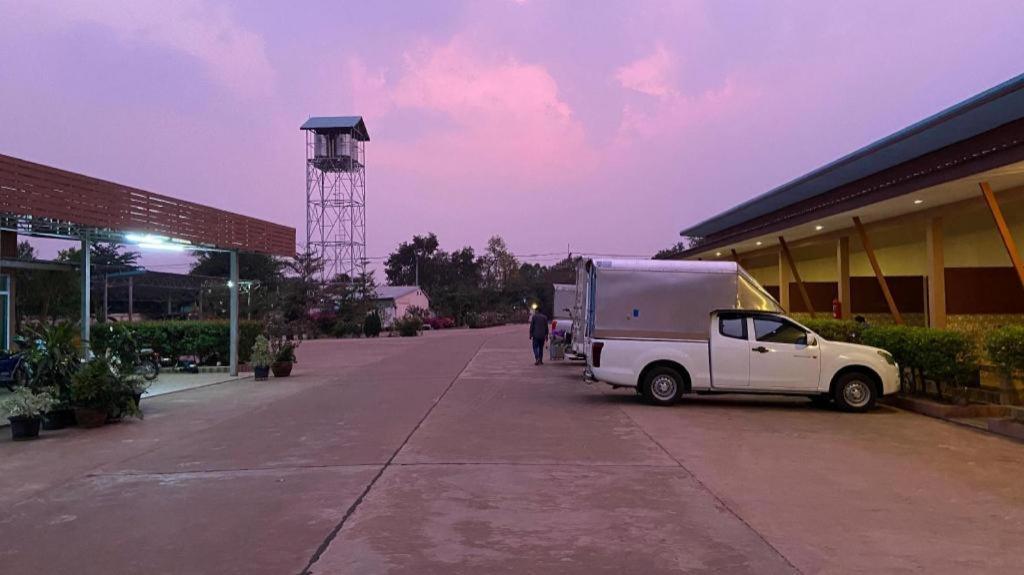 Amphoe Sawang Daen Din Prakaithong Hotel מראה חיצוני תמונה