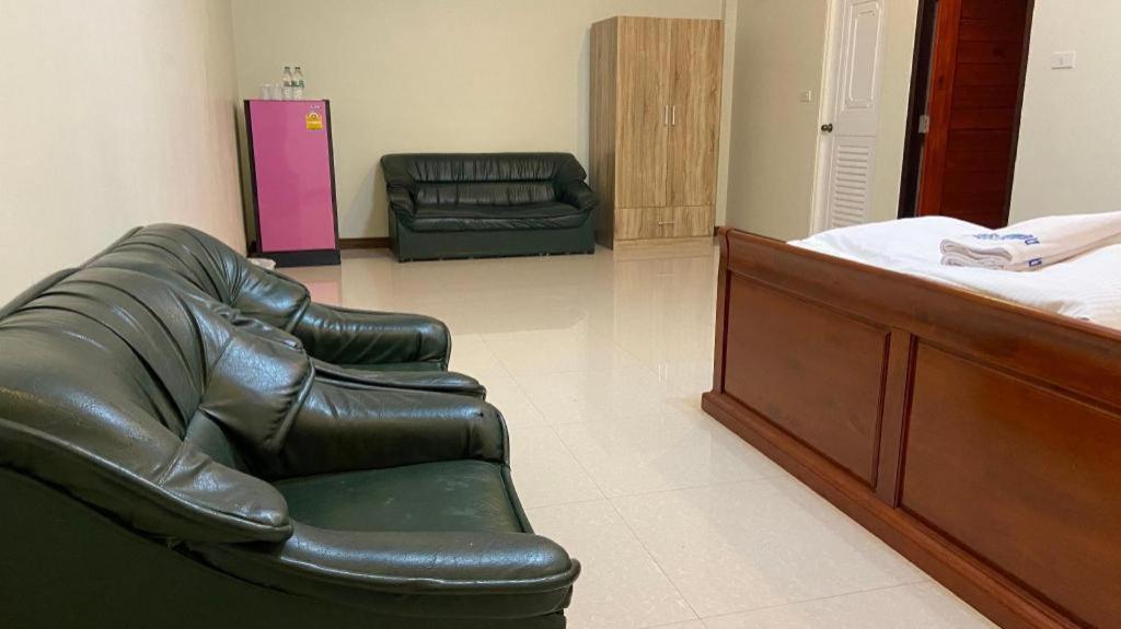 Amphoe Sawang Daen Din Prakaithong Hotel מראה חיצוני תמונה