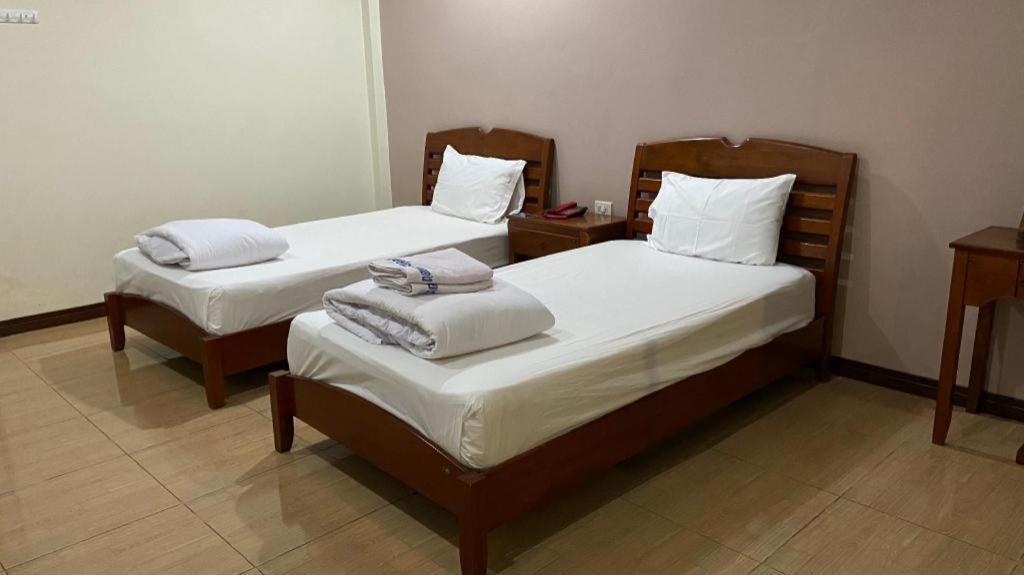 Amphoe Sawang Daen Din Prakaithong Hotel מראה חיצוני תמונה