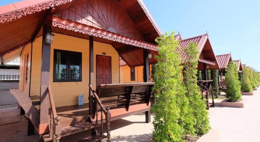 Amphoe Sawang Daen Din Prakaithong Hotel מראה חיצוני תמונה