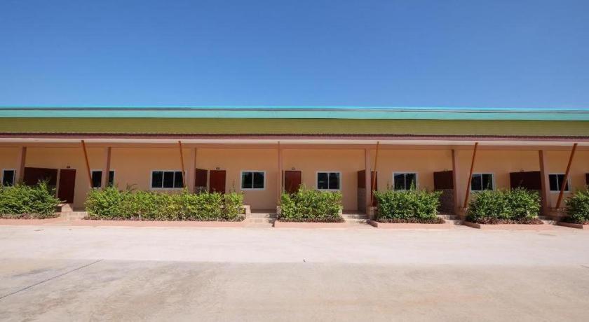 Amphoe Sawang Daen Din Prakaithong Hotel מראה חיצוני תמונה