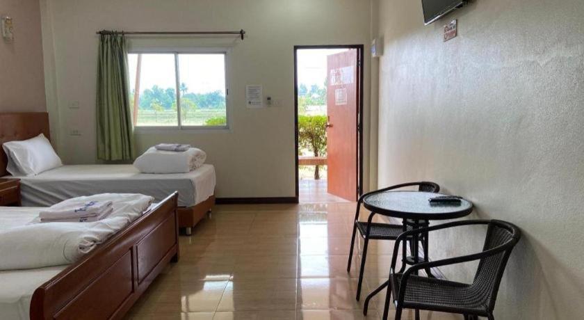 Amphoe Sawang Daen Din Prakaithong Hotel מראה חיצוני תמונה