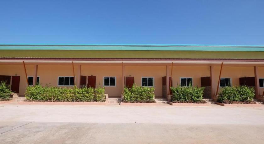Amphoe Sawang Daen Din Prakaithong Hotel מראה חיצוני תמונה