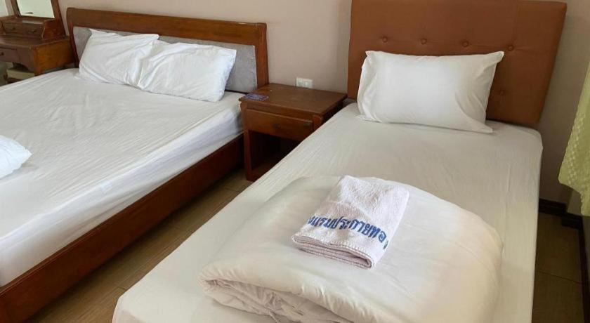 Amphoe Sawang Daen Din Prakaithong Hotel מראה חיצוני תמונה